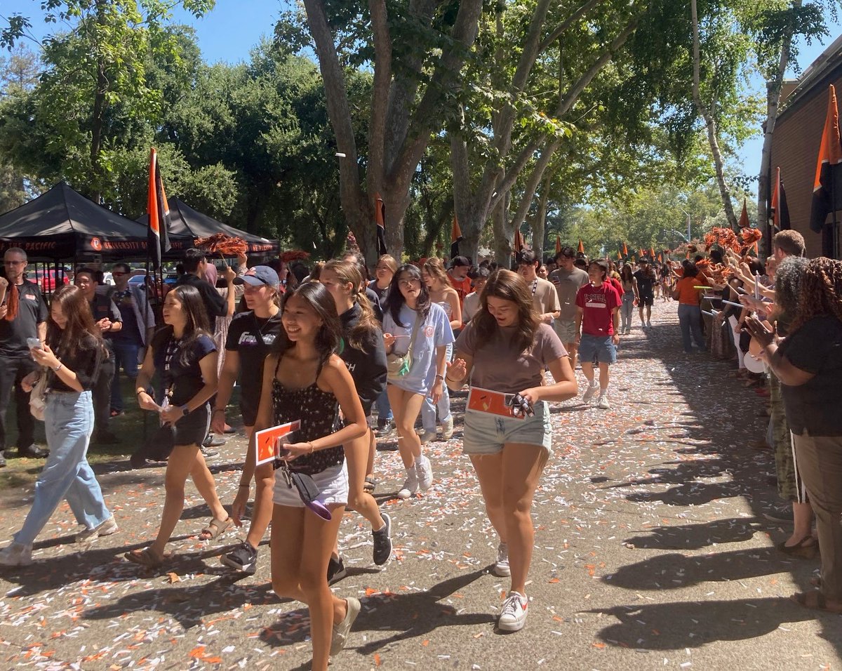 PacificPres's tweet photo. Inspiring #weekofwelcome continues at @UOPacific with New Student Convocation followed by Tiger Roar. #pacificproud https://t.co/b98ToVJTqP