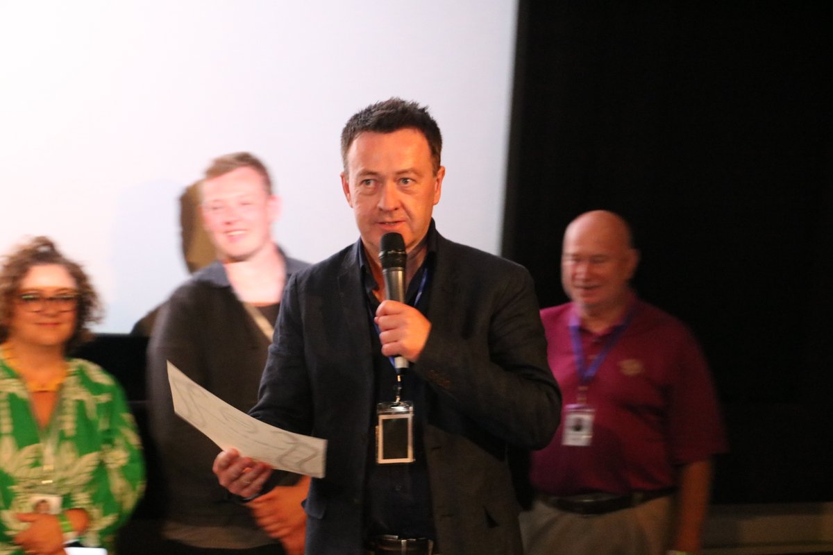 RollingFilmFest's tweet photo. π James Hughes, director of "SONAR", graces the red carpet.
His film secured Best Production Design and Best Make-up and Hairstyling awards. "SONAR" intricately weaves a tale of enigma and discovery beneath the water's surface.
#LondonRollingFilmFestival #Awards #LRFF2023 https://t.co/MNCDjnyn0J