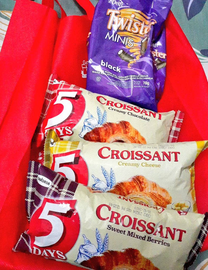 anissaff's tweet photo. Sweets from the sweetest🤍 https://t.co/WkX2CMn32H