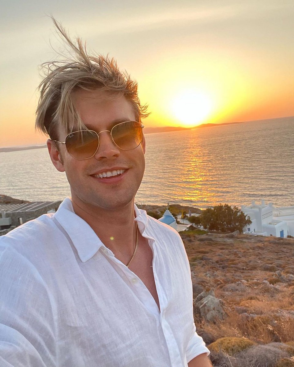 OverstreetNews's tweet photo. [INSTAGRAM] chordoverstreet:  Calm before the storm. We left it all on the field. So long Greece!! #mykonos https://t.co/1QGAXh792j
