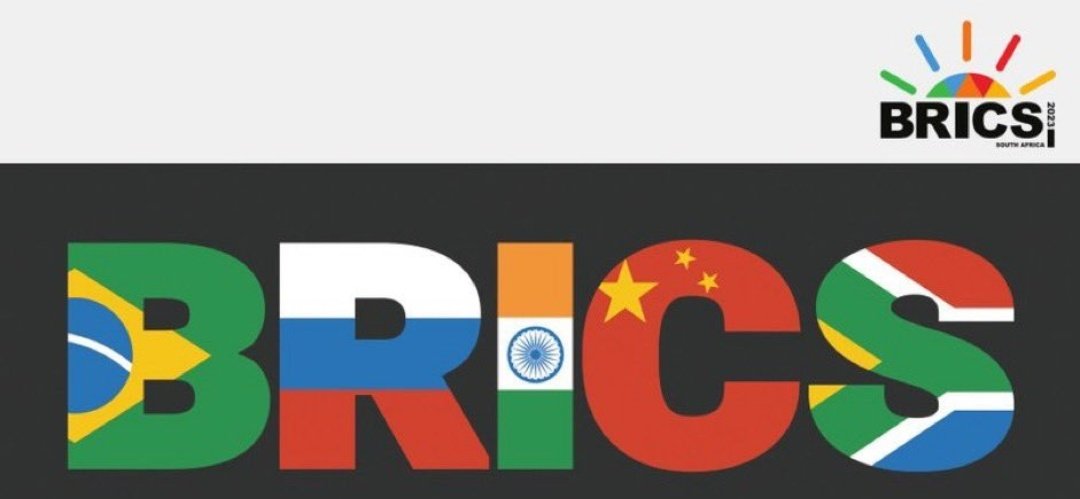 LKabyee's tweet photo. @DZumaSambudla 😭They cropped out the black colour in our flag🤔 https://t.co/HmJ6rvfAey
