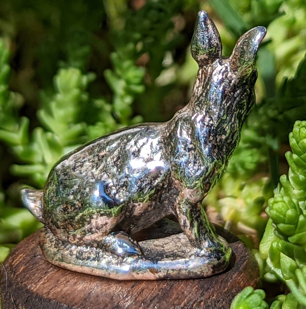 RichSilver's tweet photo. If you want to follow the #SilverRabbit , follow @CollectSilver_ !
*From the 1985 Woodland Collection. A 12 piece solid sterling miniature sculpture set by Kirk Stieff. Weighing 16 g and standing just over 1" tall.
@therabbithole I thought you might like this one. ;) https://t.co/VaQTDQJZIO