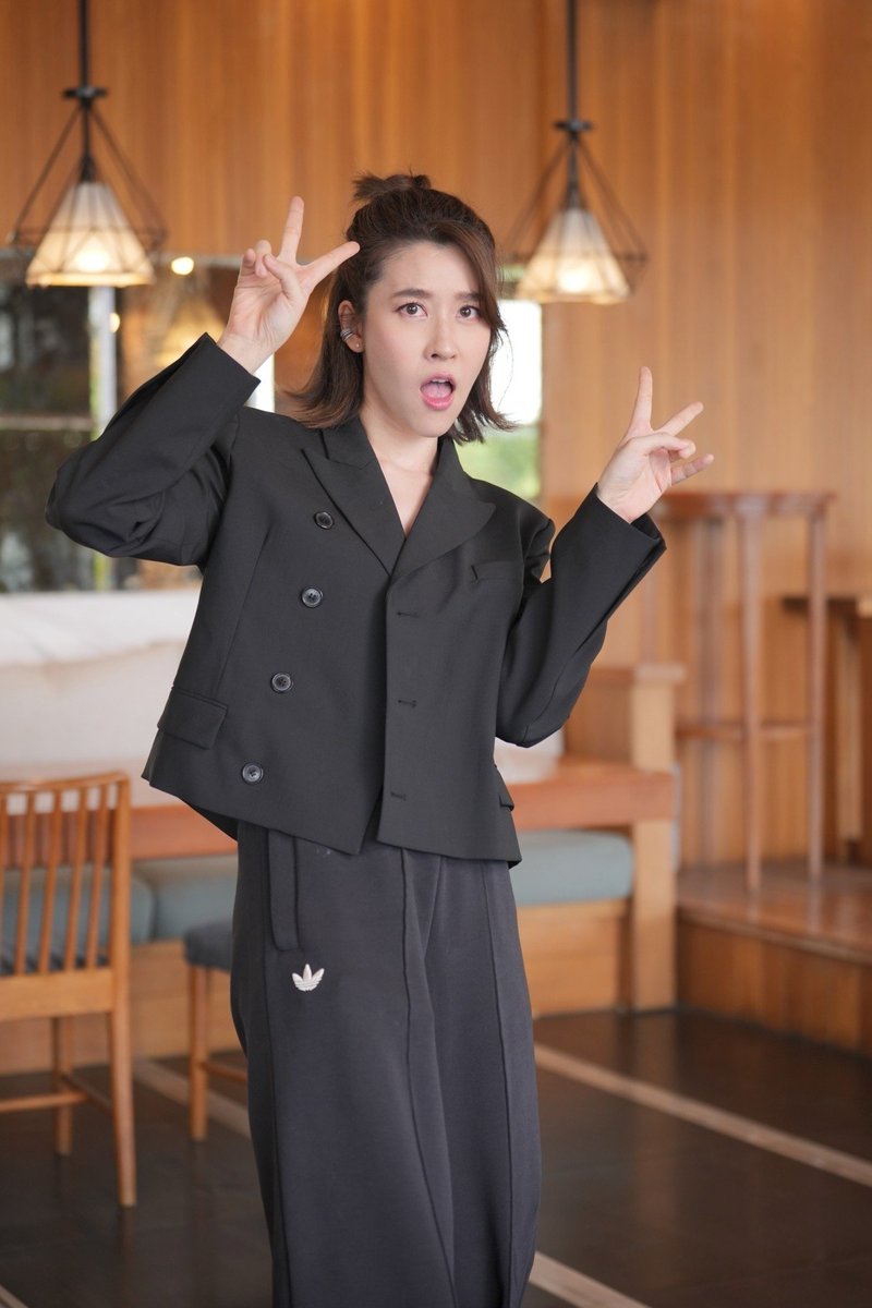 CheerNy14's tweet image. Let's start The (new) Chapter.
Ep.แรกก็สร้างตำนานกันแล้ววว!! แขกคนแรกพลังงานเยอะมากครัช @thumbntk 😆
 เชิญชมมม ที่ #TheChapter #Wedo