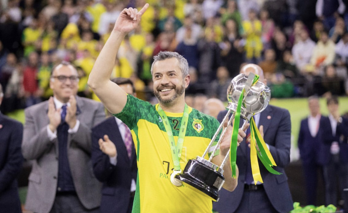 👉 🅲𝐥𝐮𝐛 𝐝𝐞 𝐂𝐚𝐩𝐢𝐭𝐚𝐧𝐞𝐬

🙌 En el día de hoy…

👏 <a href="/MCebola10/">Mauricio Guterres</a> 

🔗 bit.ly/3qODsZq

#FutsalRFEF