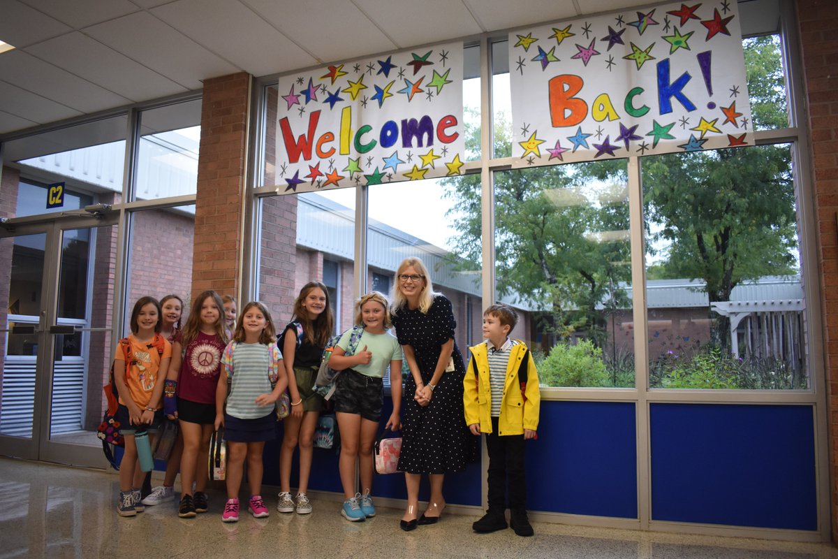 Hampton_Talbots's tweet photo. We’re better when we’re #TalbotsTogether. Welcome back, Hampton! 🥳🎒✏️📚 https://t.co/h60fzeze6d