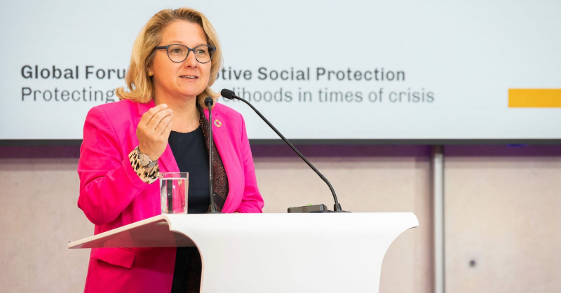 SP_Gateway's tweet photo. 1/3🌐 Check out selected highlights from the Global Forum on Adaptive Social Protection’s opening and closing sessions and four thematic plenary sessions.
🔗https://t.co/rlLsrXQI5w
#AdaptiveSP #ASP #BuildBackBetter #sporg