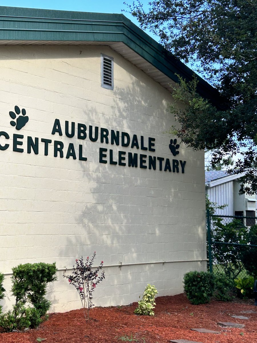 Lindsay Sharp tweet media