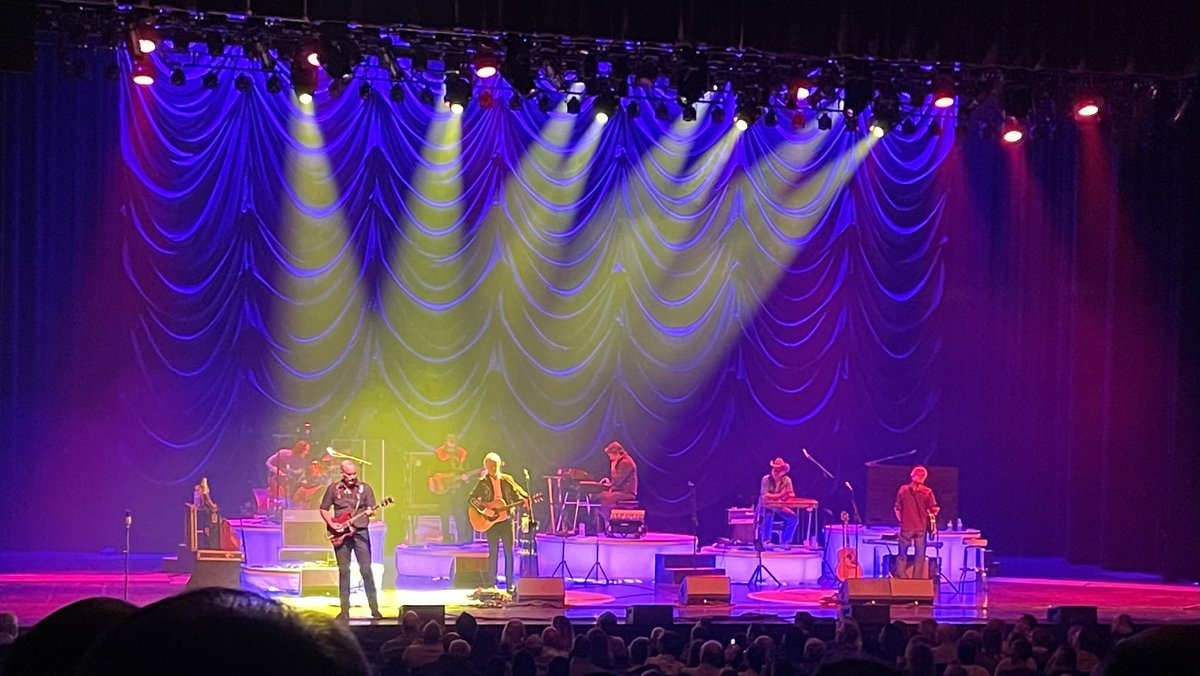 wpiers1's tweet photo. Incredible show last night by iconic Canadian band @BlueRodeo
Focused on their early catalogue, so nostalgic. #FiveDaysInMay https://t.co/QupPRieVOT