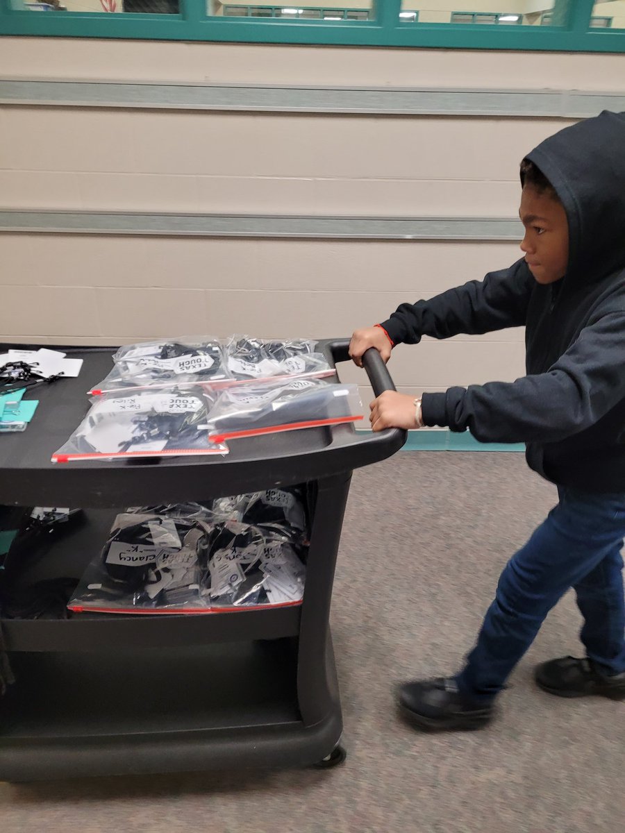 Laura Bull tweet media