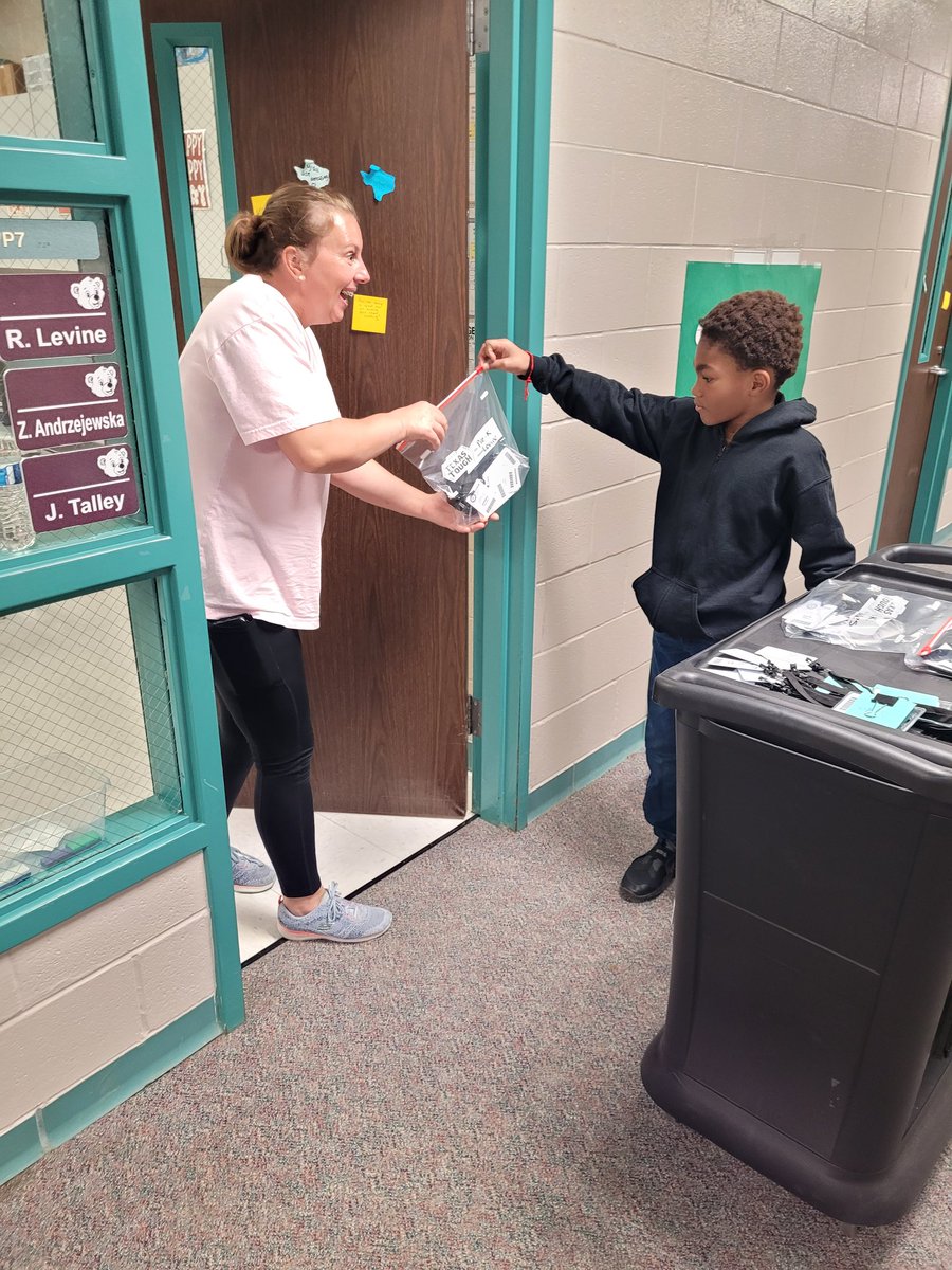 Laura Bull tweet media