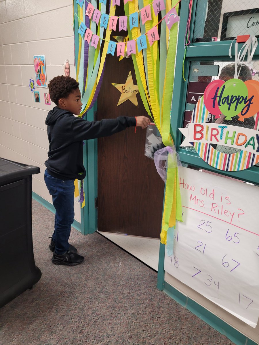 Laura Bull tweet media