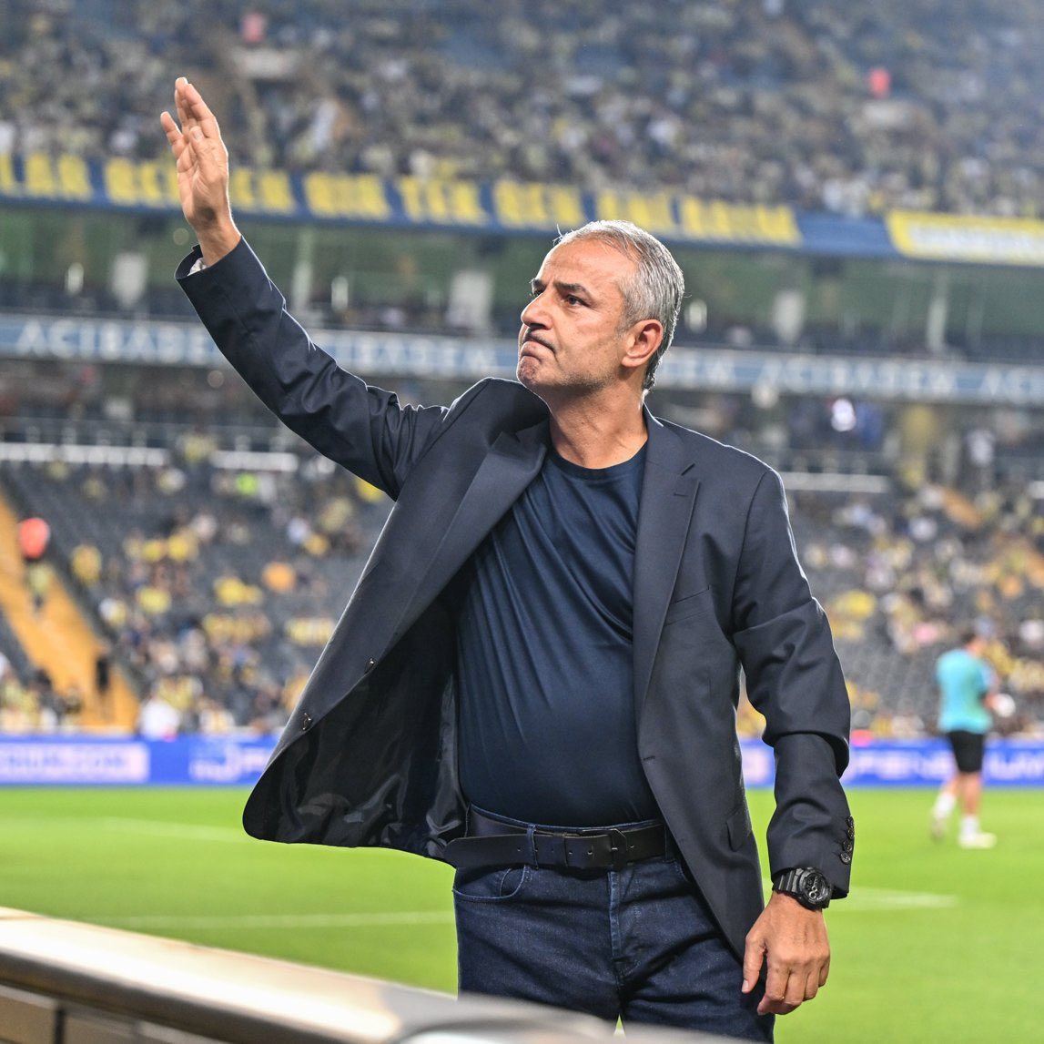 HOCAMIZ TEMIZ KALPLIDIR FENERLIDIR INANCI TAMDIR BIZIM DE ONA INANCIMIZ TAM MAC BOYUNCA 4.HAKEMIN YANINDA GEZMEZ KIMSEYE YEDIRECEK BIR KISIMIZ BILE YOK BUNDAN SONRS GUCLU TARAFTAR GUCLU TAKIM BUYUK FENERBAHCE
#HaddiniBilASpor