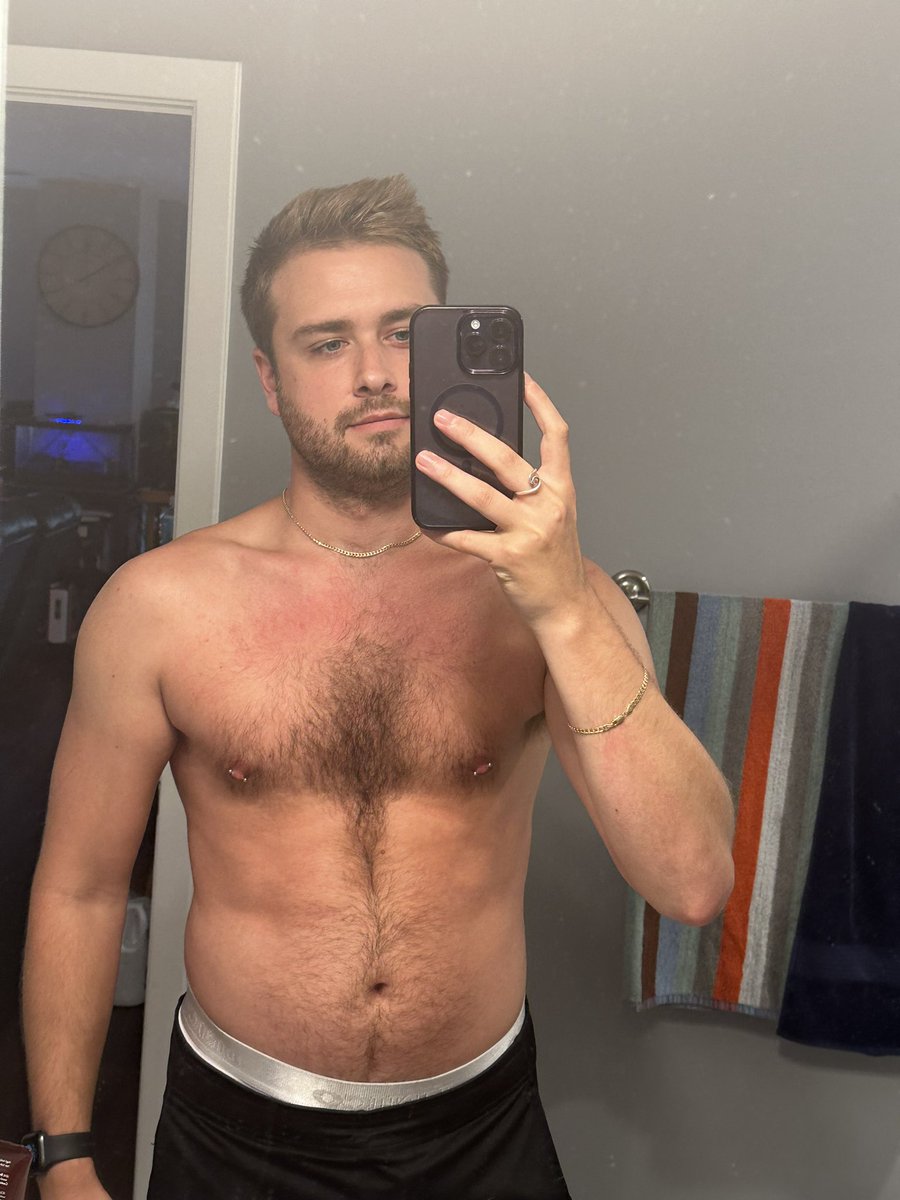b_gart's tweet photo. Keep the fuzz or shave it? https://t.co/AZicQIoonq