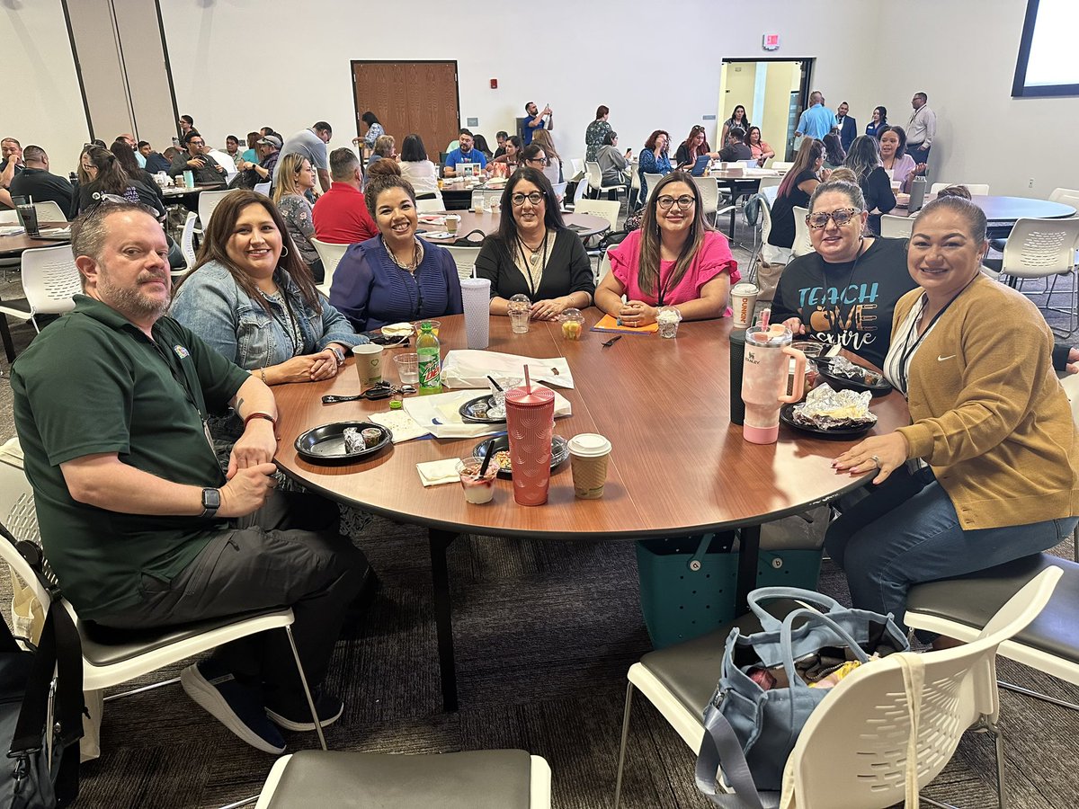 SISD Librarians getting our TECH on.  

#SunCityEdTechConf #WeR19

#SISD_Reads 
#SISDLibraries