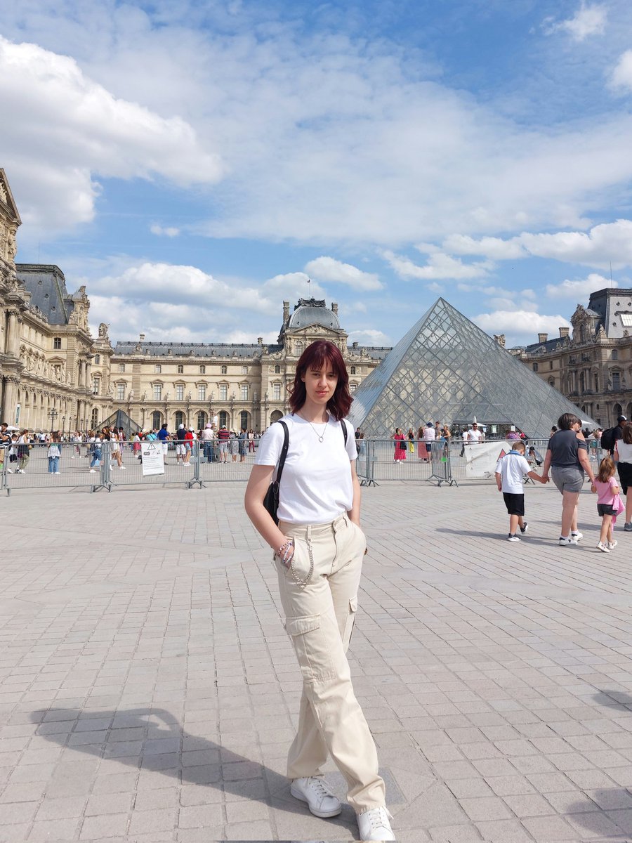 christalyia's tweet photo. SraySelcaDay of August 🐺🌸 Lost in Paris with Bang Chan ~220723
#StaySelcaDay #ssd #StrayKids #스트레이키즈 #STAY #BANGCHAN #방찬 @Stray_Kids https://t.co/adeCkAQ77V
