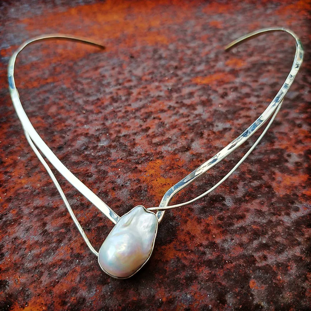 EclipseAtBM's tweet photo. A beautiful baroque pearl is perfectly stunning on sterling silver neckwire by Maleku Jewelry Designs!

#EclipseAB #shoplocal #wilmingtonnc #handmade #pearl #sterlingsilver https://t.co/Y3K4cvbmyR