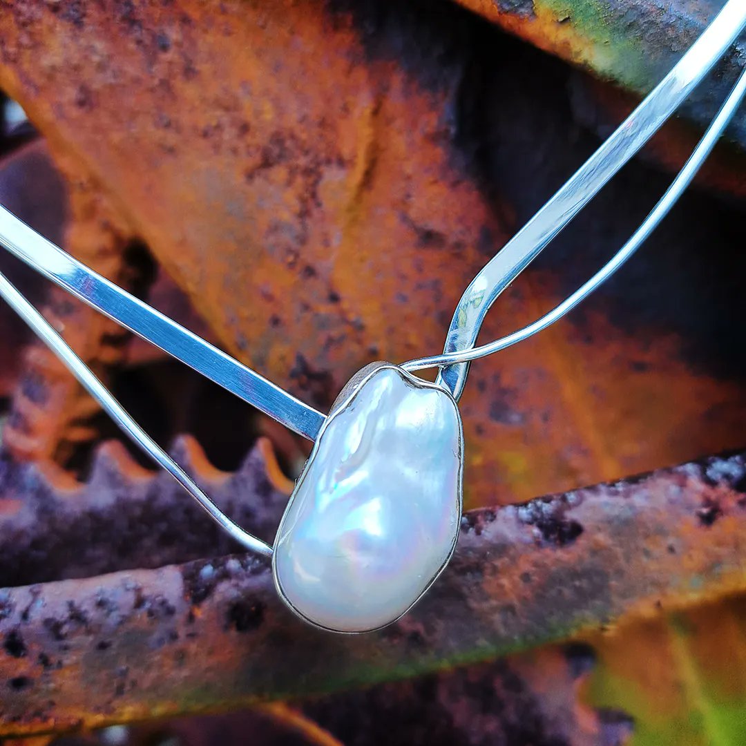 EclipseAtBM's tweet photo. A beautiful baroque pearl is perfectly stunning on sterling silver neckwire by Maleku Jewelry Designs!

#EclipseAB #shoplocal #wilmingtonnc #handmade #pearl #sterlingsilver https://t.co/Y3K4cvbmyR