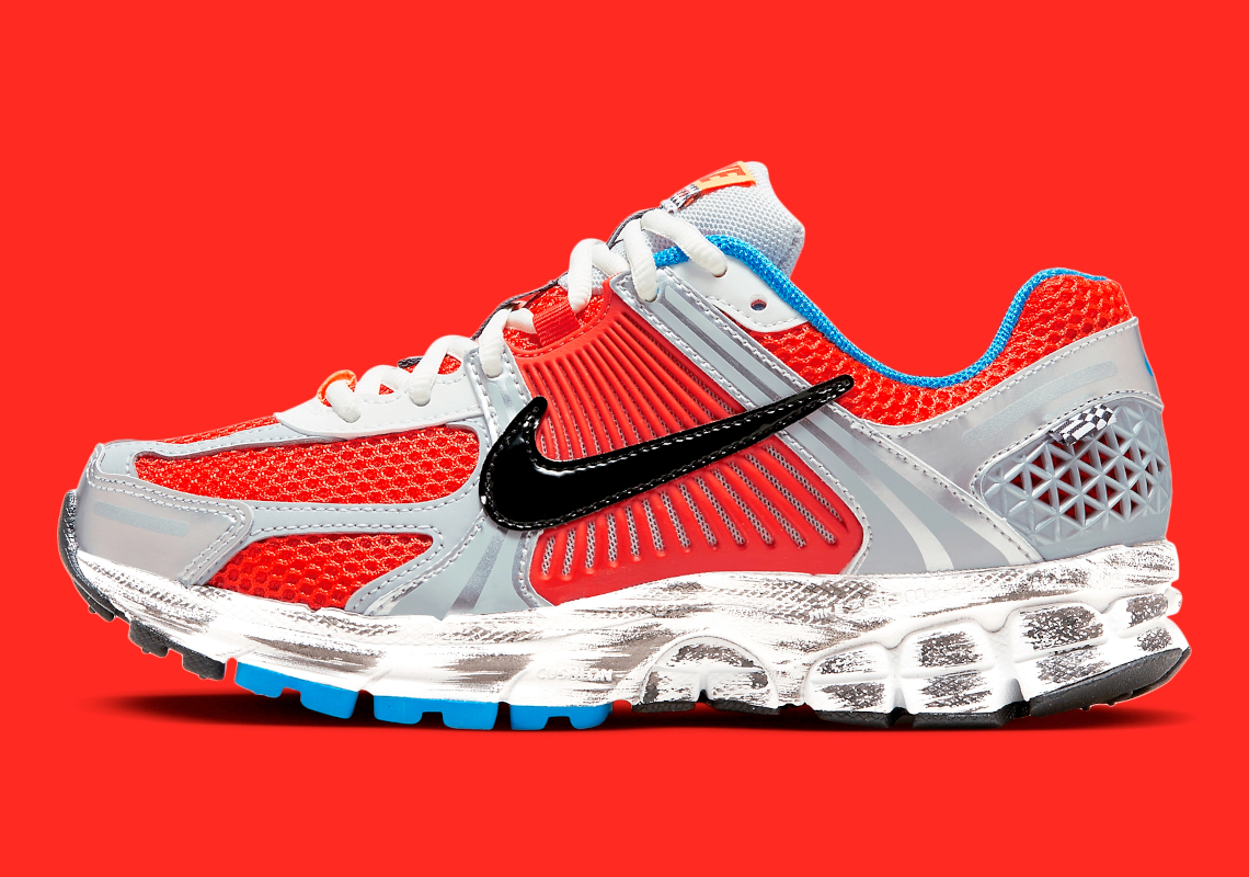 SneakerNews's tweet image. Dirty midsoles and checkerboard print share this Nike Zoom Vomero 5 🏁