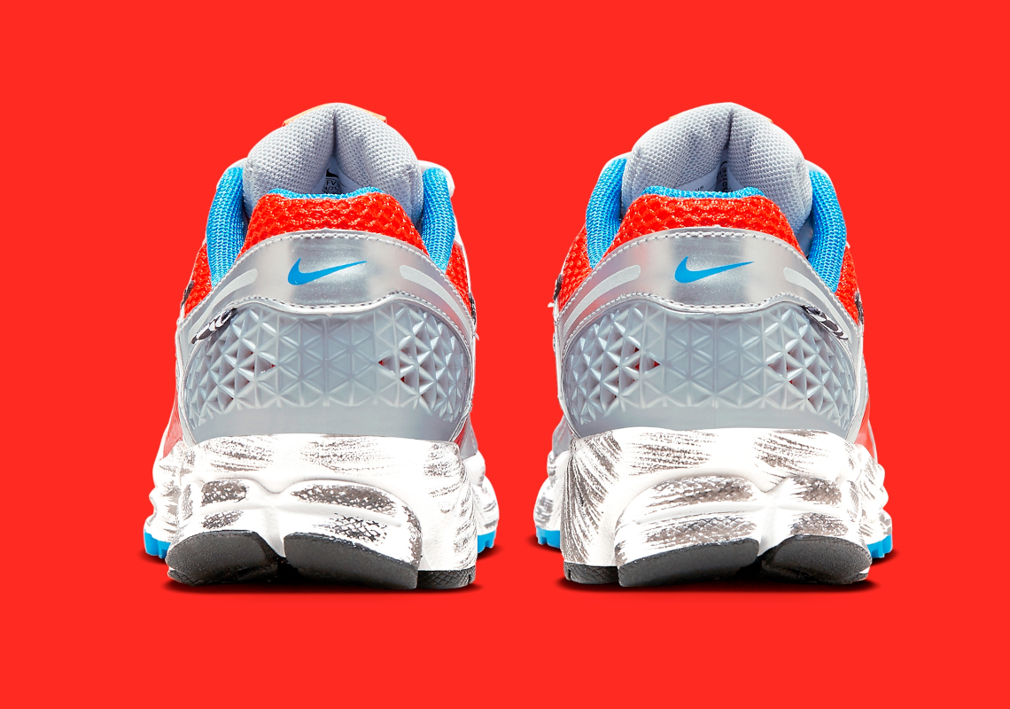 SneakerNews's tweet image. Dirty midsoles and checkerboard print share this Nike Zoom Vomero 5 🏁