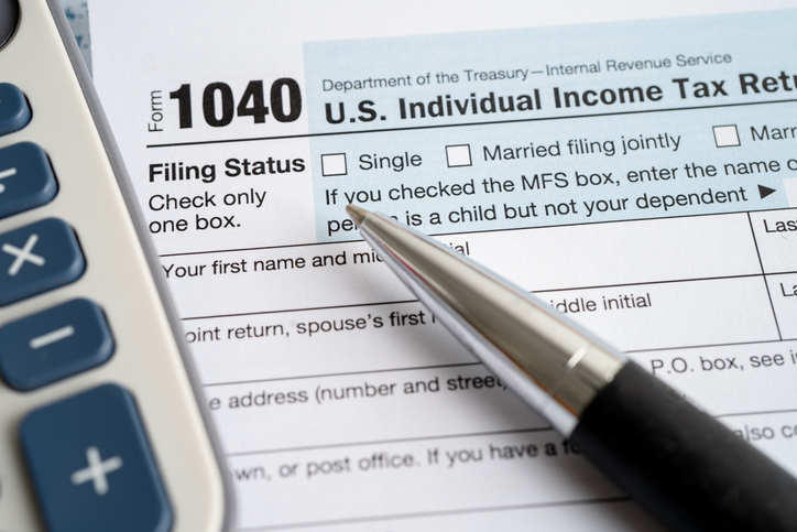 HeatherLocus's tweet photo. Unless it's #taxseason, most people probably aren't thinking about tax refunds or loss carryforwards during #divorce. But they should be. Never sign a joint return w/o consulting your advisory team. #thenextchapter https://t.co/VLoMBwf2bf