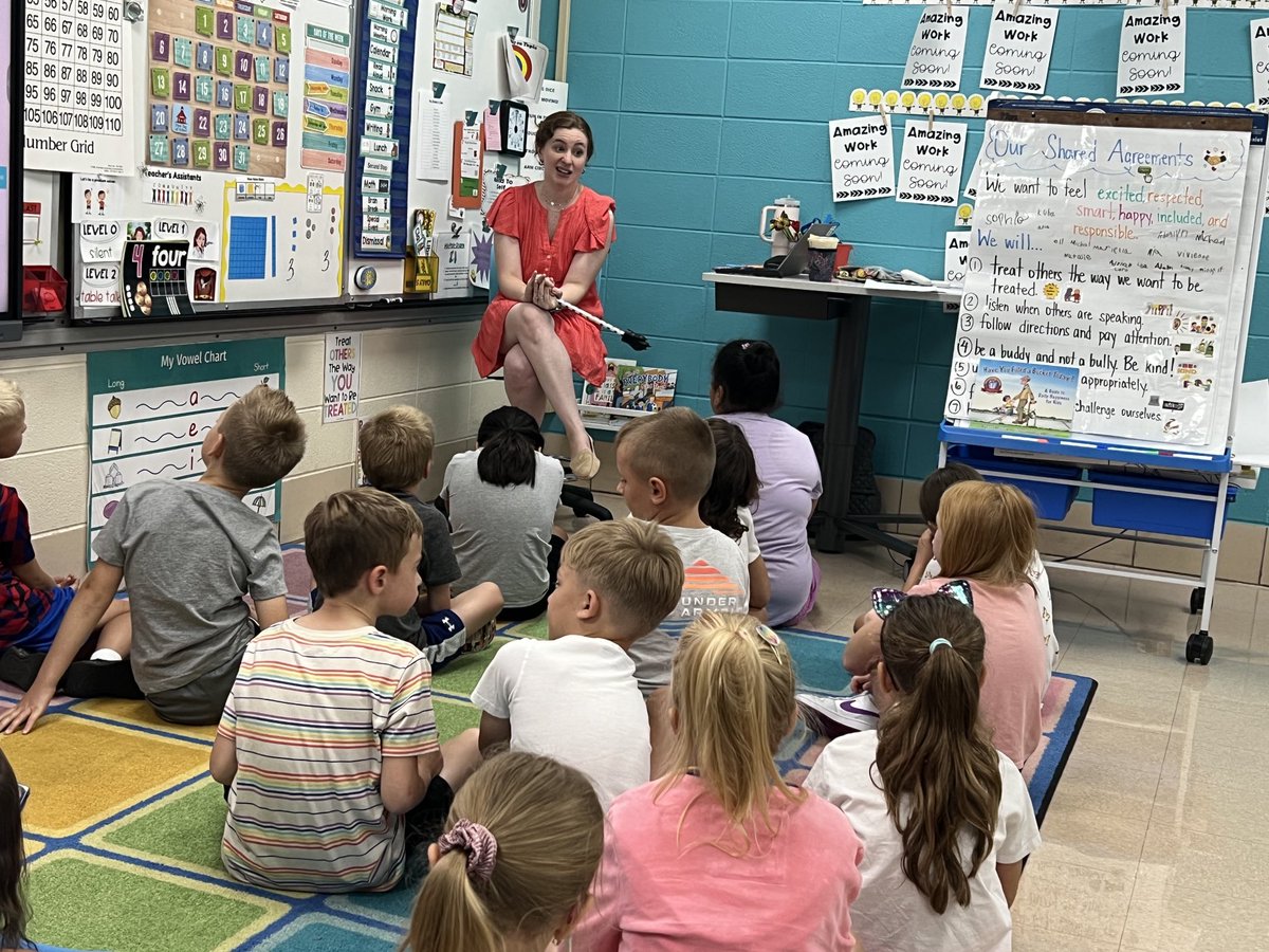 DrTUlrich's tweet photo. Morning meeting time in second grade.⁦@OB_Foxes⁩ #wdsd7 https://t.co/UXPKwqo08R