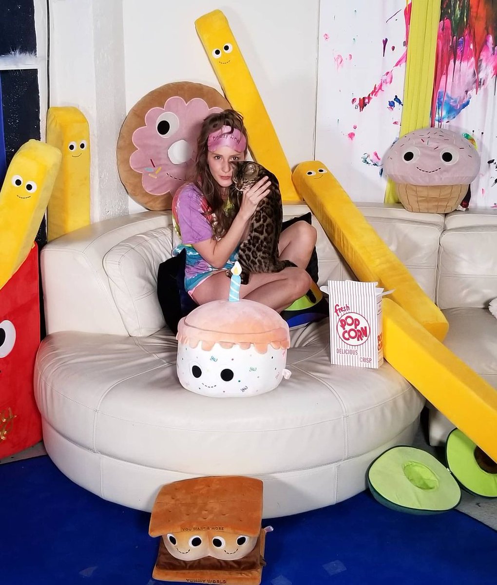 Yummy_World's tweet photo. You can NEVER have too many plushies! 😍🤩
📸 @lacedwithsparkles (IG)
#plushies #stuffies #plushgoals #collector #plushcollection #yummyworld https://t.co/sy2GFrI3Zk