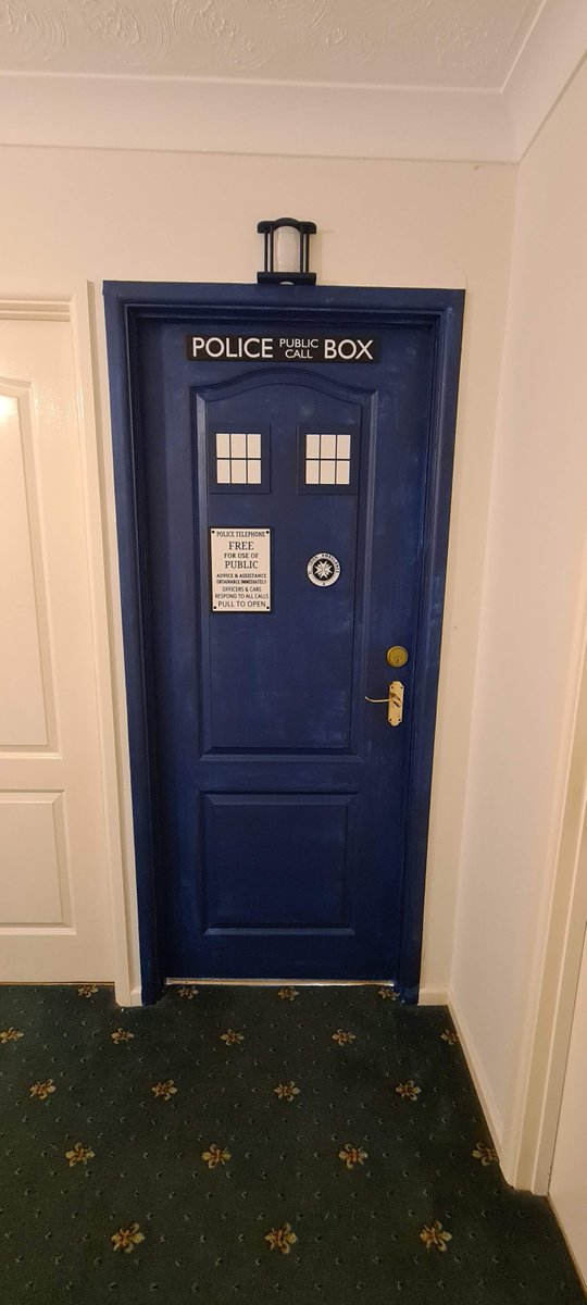 cybergeekgirl's tweet photo. It's done 😁 I now have a #Tardis door to my #RetroRoom thanks to getting inspired by @chrisimpsonline's door on #RetroRecipes #TheRetroShow 😁

There is one more finishing touch to sort out though 😎

Jellybaby anyone 🥰🥰❤❤ xx https://t.co/K1Pja0lTOt