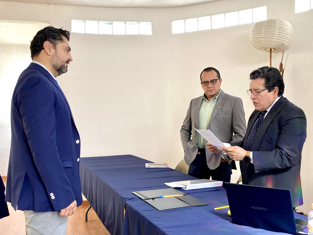caeqroac's tweet photo. El Arq. Aldo Alfaro se registró como candidato a la Vicepresidencia de la FECAPEQ. Mencionó con entusiasmo que es un honor y un privilegio tener la oportunidad de participar en este nuevo reto, para representar a la comunidad de profesionales comprometidos de nuestro Estado. https://t.co/AlEGtuh0xf