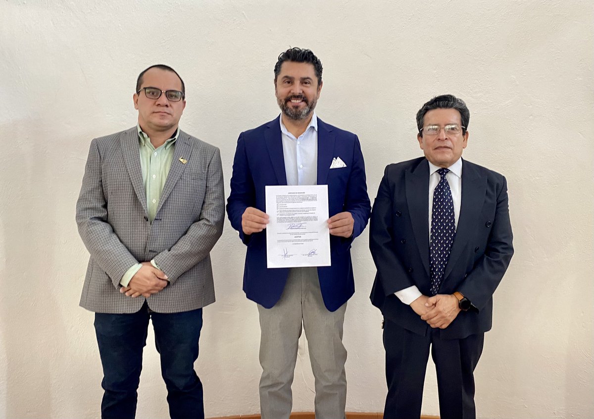 caeqroac's tweet photo. El Arq. Aldo Alfaro se registró como candidato a la Vicepresidencia de la FECAPEQ. Mencionó con entusiasmo que es un honor y un privilegio tener la oportunidad de participar en este nuevo reto, para representar a la comunidad de profesionales comprometidos de nuestro Estado. https://t.co/AlEGtuh0xf