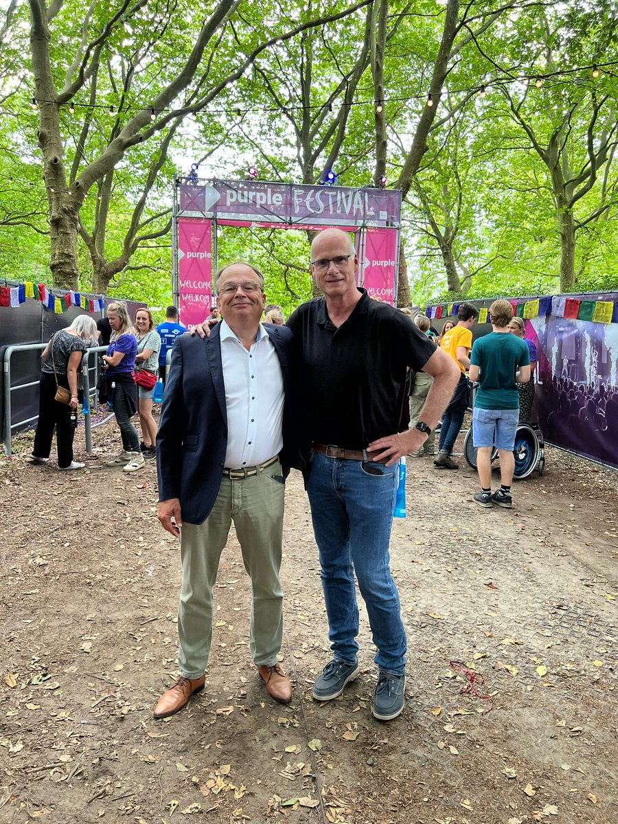 Mijlpaal: Summa studenten feesten mee bij <a href="/Fontys/">Fontys</a> introductiefestival #Purple. Vanuit Summa en Fontys maken we ons sterk voor nog meer samen optrekken voor alle Eindhovense studenten, zowel bij de start als tijdens hun studie. Dank @JoepHouterman voor de uitstekende samenwerking