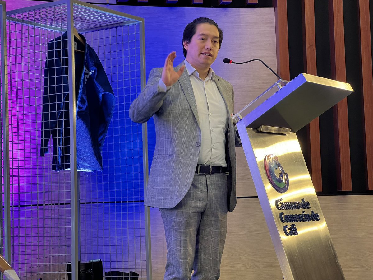 camaracali's tweet photo. #CongresoDerechoDeportivo | 🗣️“El #deporte es una oportunidad de industria, de avance económico. Estamos muy acostumbrados a hablar solo de fútbol, pero en este Congreso vamos a tener muchas otras disciplinas. Colombia es un país que cada vez más está tratando de ver otros nichos en el deporte”, Giovanni González, presidente de @ACODEPOR_.