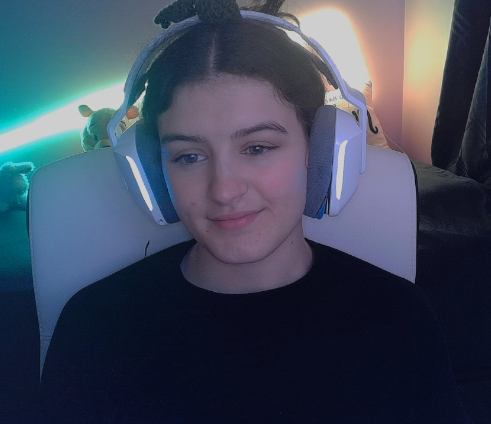 daddybigleaf's tweet photo. hola sneaky gamers, welcome to early mango where everything is pg 13. jk this is a lie https://t.co/mvuN0BJRhe