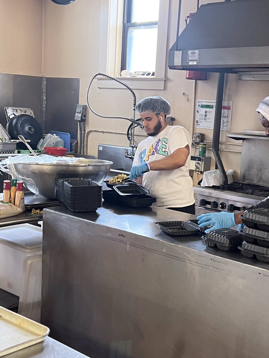 CameronCM48's tweet photo. Apprentices in the Cameron Cuts Barber Apprenticeship program volunteered in the kitchen yesterday to help serve lunch. 
Volunteerism is a component of their program. Check them out Friday at our Annual Resource Fair as they provide haircuts under the guidance of their instructor https://t.co/ugVpVCDHYm