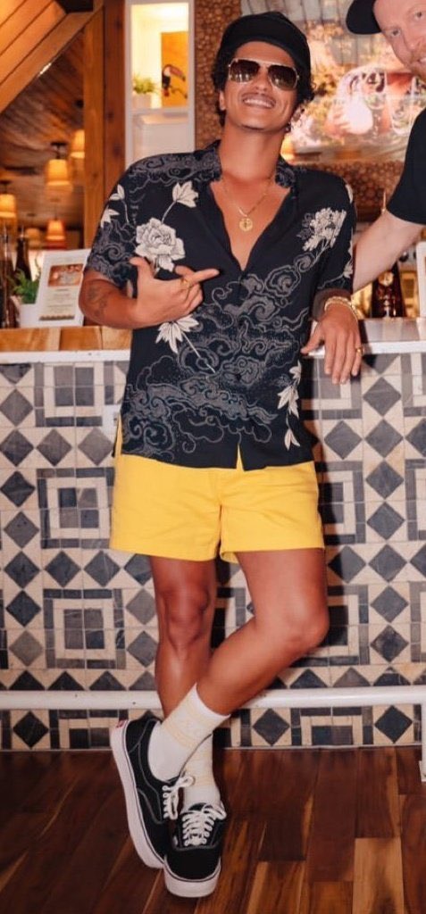 JulieHooligan1's tweet photo. Legs😍...I mean #ThrowbackThursday 👀✨️🔥 https://t.co/dME6l7tajL