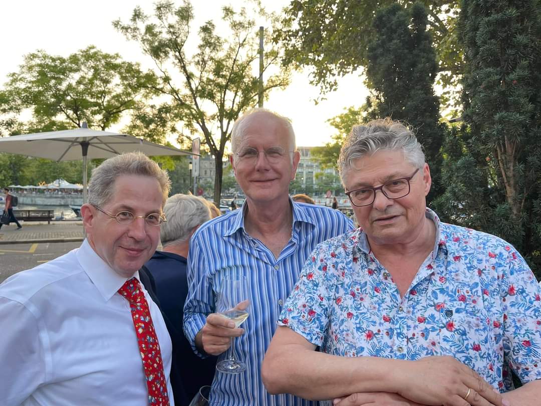 NOschlAFDefizt's tweet photo. @Bluebirbhihi @YvBelow @GodenrathK Der Harald ist inzwischen schon ein bisl rechts. https://t.co/jcua9s035a