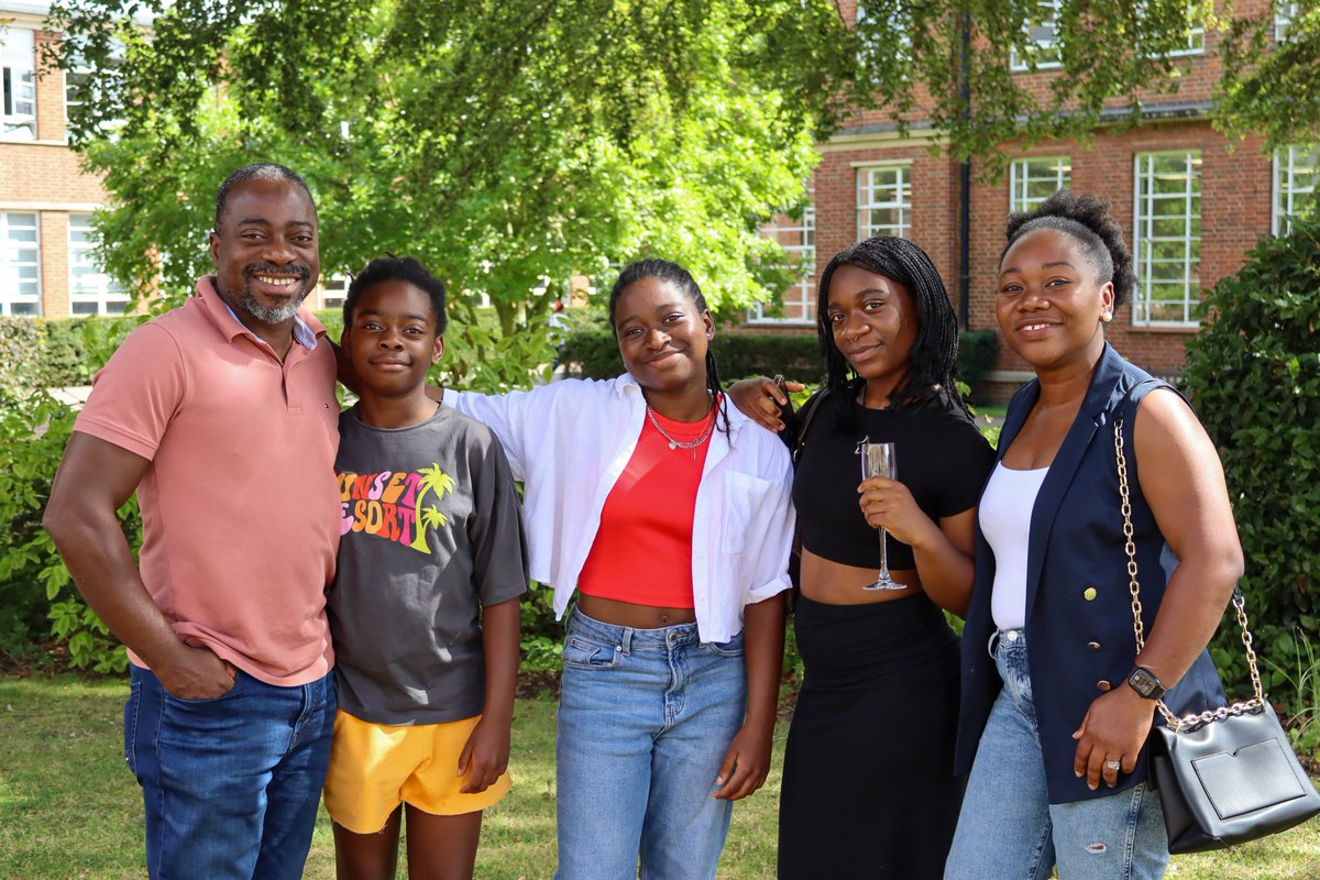 BedfordGirlsSch's tweet photo. Congrats to our amazing GCSE students! π
Your dedication has paid off with outstanding results - 2/3 achieved grades 9-7 (A and above), 21% scored grade 9. We're so proud of you and enjoyed celebrating with you and your families today. Best wishes for #BGSSixthForm!π https://t.co/2dCGd0obdv