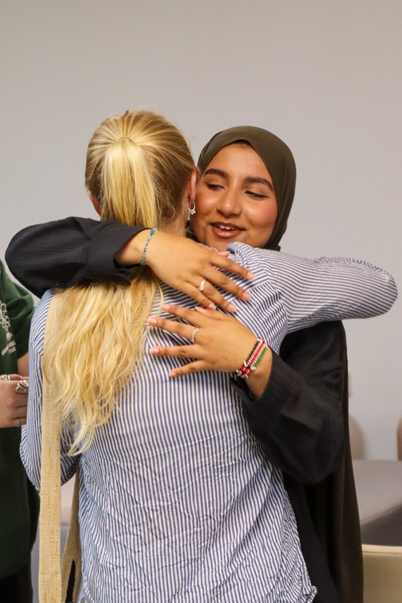 BedfordGirlsSch's tweet photo. Congrats to our amazing GCSE students! π
Your dedication has paid off with outstanding results - 2/3 achieved grades 9-7 (A and above), 21% scored grade 9. We're so proud of you and enjoyed celebrating with you and your families today. Best wishes for #BGSSixthForm!π https://t.co/2dCGd0obdv