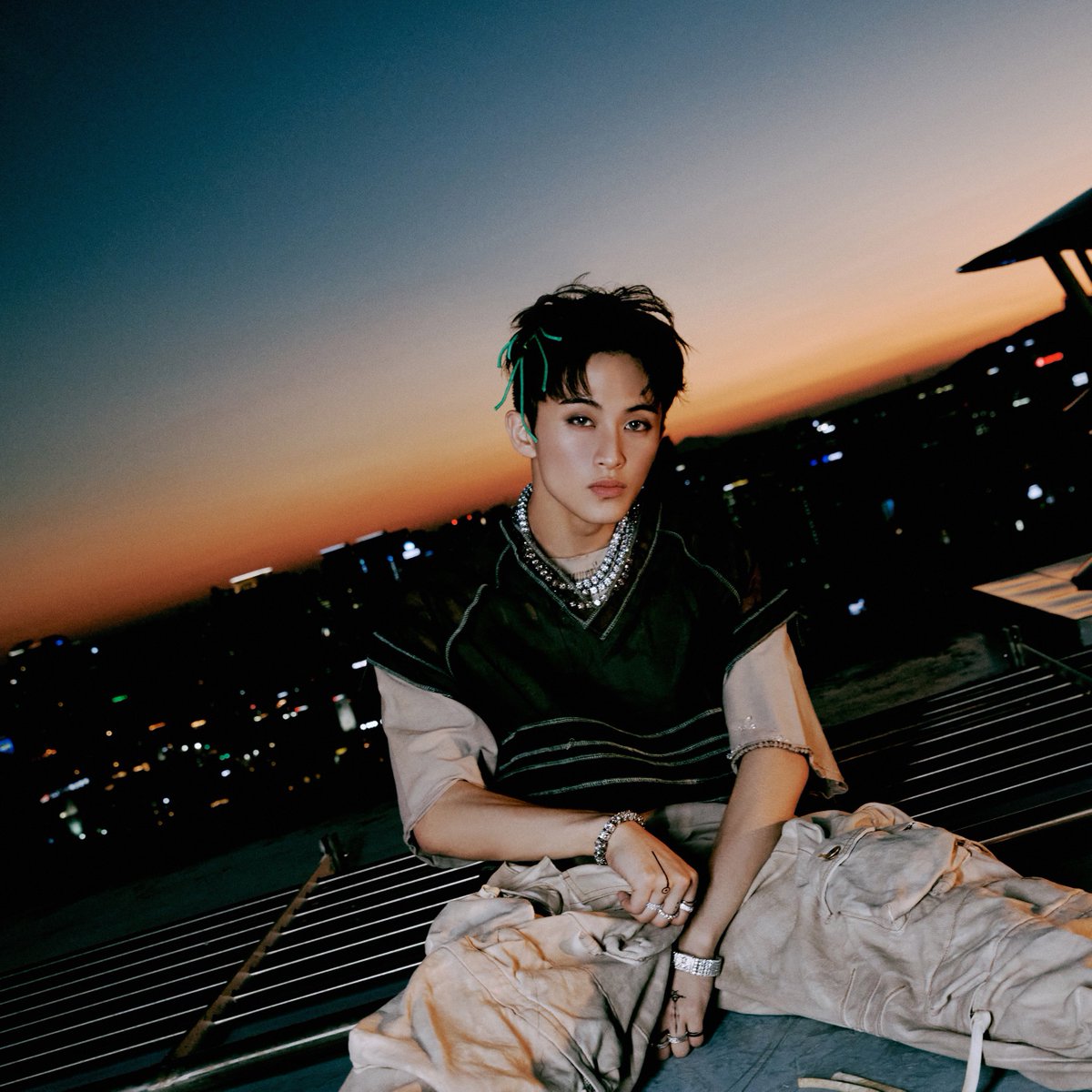 joyfulmarkly's tweet photo. omg so he took these on his bday😭 https://t.co/kO4PiL0wKJ