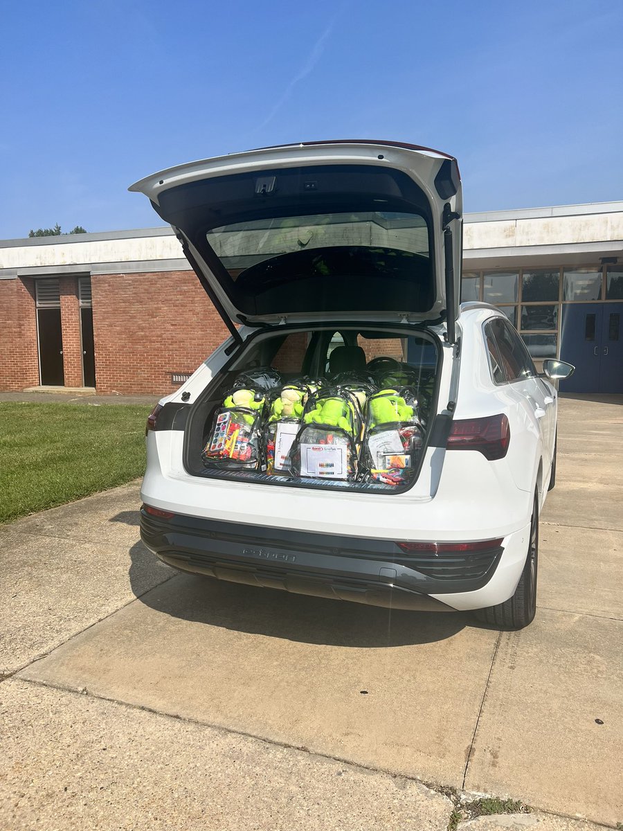 SGoodrichCSF's tweet photo. Huge THANK YOU to our Partners @AudiOwingsMills  for donating backpacks 🎒 filled with supplies to @TeamPowhatan ! We are filled with GRATITUDE  for you Partnership! @EduKortney @MrsRussoAP https://t.co/1oJgu4PsSb