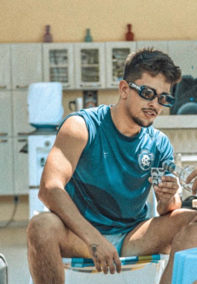 ttuliocunha's tweet photo. Eu tô te esperando, só fazer uma proposta
Me pegar de costa, tapa na bunda e não para
Pode descer cachaça 🎵 https://t.co/c1Bem3NkVk