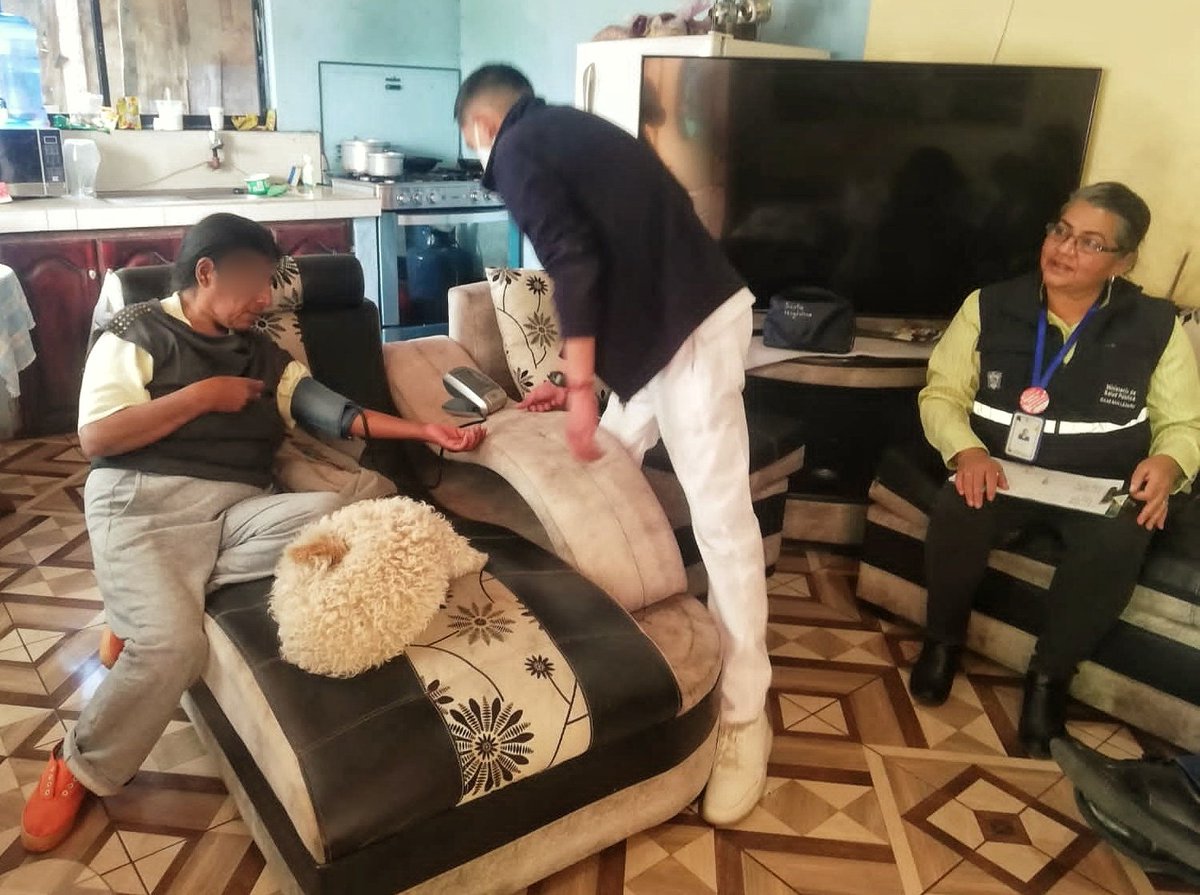 caaesanlazaro's tweet photo. #NuestroTrabajoContinúa | Visitamos a nuestros pacientes de sensible manejo y que presentan dificultades de movilización a #Quito de los cantones Cayambe y Pedro Moncayo, así brindamos la ayuda inmediata de nuestro equipo de salud mental del #CAAESanLázaro 🏥 de @Salud_Ec https://t.co/t0QozGCqFQ
