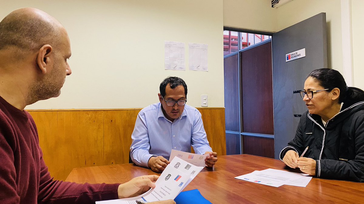 MTTTarapaca's tweet photo. #AgendaMTT 🗓️ | SeremiTT Roderick Solís encabeza reunión #Coreset para planificar acciones preventivas y educativas en 🇨🇱  #FiestasPatrias junto a encargados regionales de @conaset y del Programa #ToleranciaCero de @Senda_Tarapaca https://t.co/K0i9Zse5rc