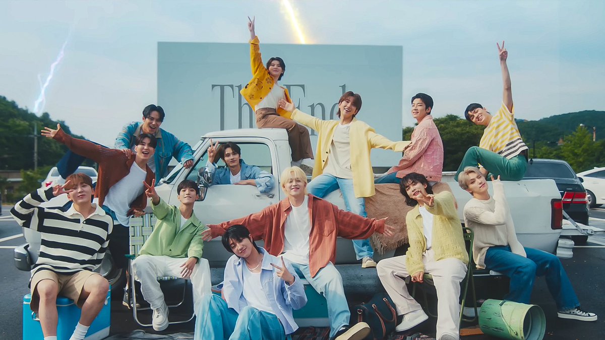 chocosshua's tweet photo. semua aku dirayakan; seventeen &amp; carats 💐💖

—a thread. https://t.co/c66k61HKxJ
