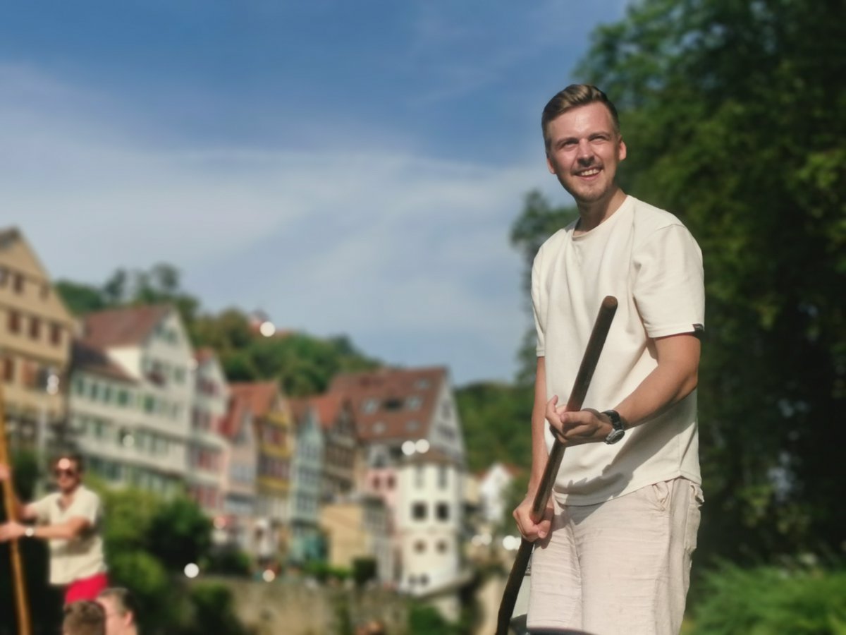 Cyber_Valley's tweet photo. What a wonderful #AI on the River event! Cyber Valley members connected on Tübingen's #Stocherkahn boats while enjoying views of the old town. Thanks to @optocycle for making it happen! 🙌 
👉 Register for our next meet-up now! https://t.co/3d8gRytU0N
#StartupSuccess #Tübingen https://t.co/ZBijaEF6IB