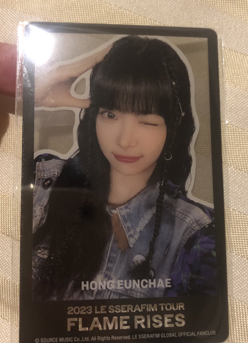 24日の名古屋公演後、ガイシホール外にてウンチェの特典トレカを拾いました。
その場で周りの方に声掛けしましたが、見つからなかったので預かってます🥲
心当たりがある方いらっしゃいましたら、ご連絡お願いします🙇‍♀️
 #拡散希望RT 
 #LESSERAFIM
 #FlameRises_inNAGOYA_D2
 #EUNCHAE