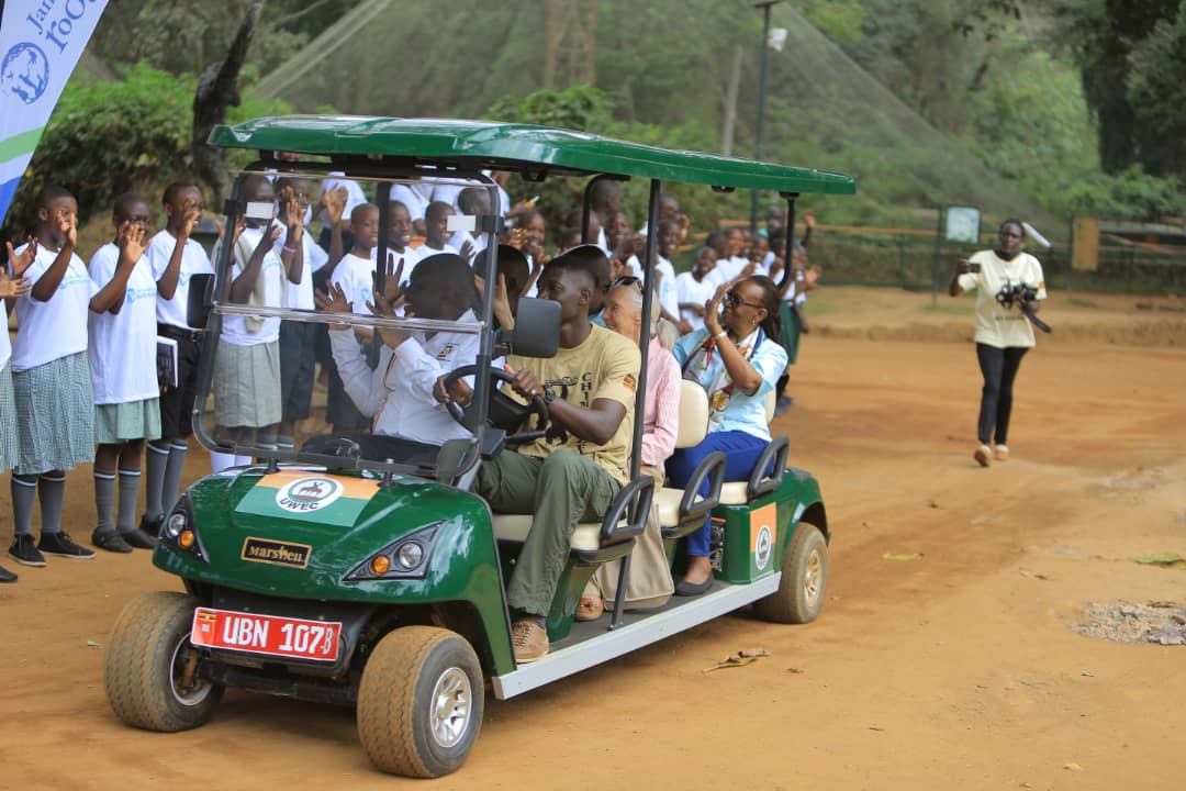 UWEC_EntebbeZoo's tweet image. Roots &amp;amp; Shoots,a youth program of the @JaneGoodallInst,launched in 1991 &amp;amp; anchored in 69 countries will have its Uganda offices at @UWEC_EntebbeZoo. Dr. Jane Goodall unveiled the architectural  Thursday morning  at UWEC. The structure will also house @WildlifeClubsUg &amp;amp; UWEC.