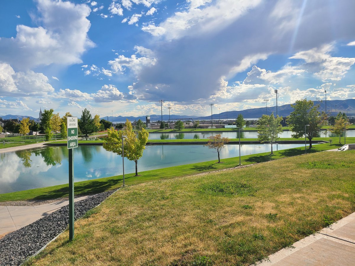 JerzTony's tweet photo. It's the second day of classes for @UVU students. Seeing the cute and well-designed campus last week, I bet they love coming back each Fall! #prettycollegepics https://t.co/tsROfAxaGm