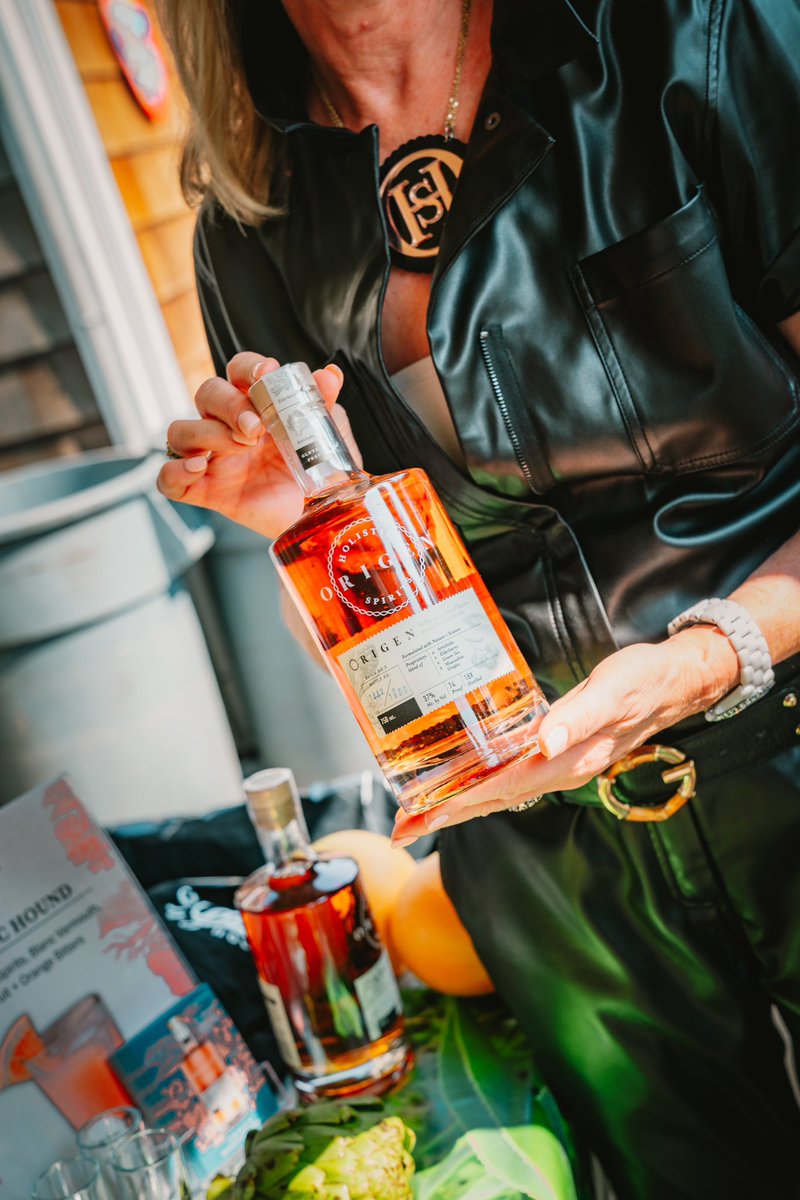 As the season comes to an end, we wanted to reminisce on one of our favorite events we attended in Amagansett, NY at Stephen Talkhouse with <a href="/Glassdotfun/">GLASS | Building community for premium beverages</a> 😜
Live every hour like it’s happy hour… and drink HOLISTIC!
📸: Joanna Lin