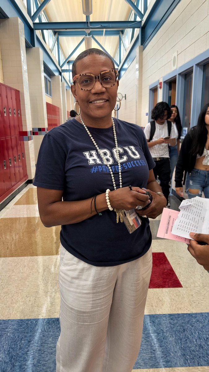 AlexCityTitans's tweet photo. Ms. Butler is known to all near and far. And now sheβs everywhere at once as one of our Deans of Students! #TitanPride #DeanOfAll https://t.co/l51ACkt75p