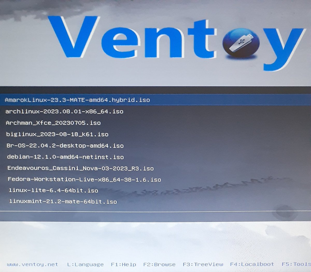 felippehdlinux's tweet photo. Eu criei um pendrive com 20 Distros Linux #AmarokLinux #ArchLinux #Archman #BigLinux #BrOS #Debian #EndeavourOS #Fedora #LinuxLite #LinuxMint #Mabox #Manjaro #MXLinux #OpenSUSE #PopOS #RegataOS #Solus #TuxedoOS #Ubuntu #Ultramarine https://t.co/8MXHeh4LaF